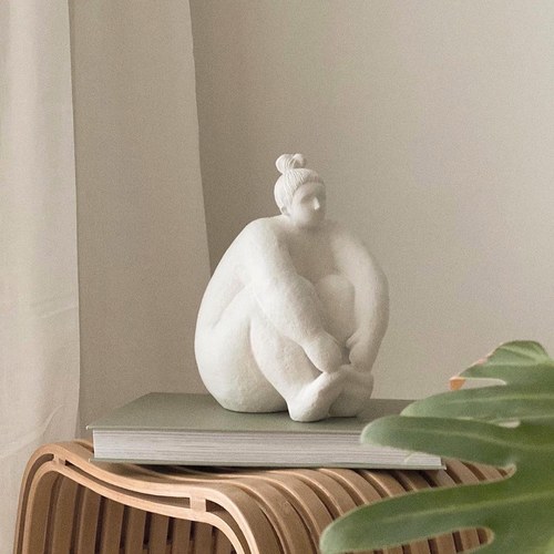 丹麥Lene Bjerre 相撲力士雕塑擺飾 (白、屈膝)