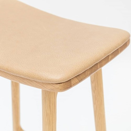 丹麥Tolv Odd 微波浪皮革吧台椅 (橡木/淺焦糖)