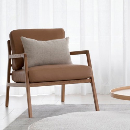 丹麥Tolv 斜背休閒皮革單人沙發 (深焦糖)