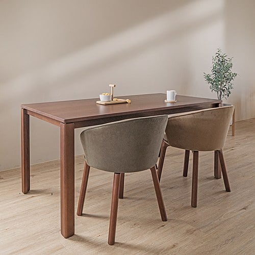 丹麥Tolv Simple全實心橡木餐桌 (胡桃木色)