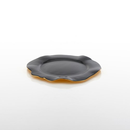 美國NimaOberoi 舞動皺褶餐盤 (黑灰、直徑23公分)