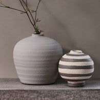 丹麥Lene Bjerre 質樸陶作窄口花器 (灰、高21公分)