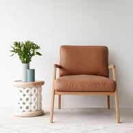 丹麥Tolv 斜背休閒皮革單人沙發 (深焦糖)