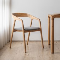 夏馬Shiamal Home 流線鏤空扶手單椅 (菁英灰、橡木色)