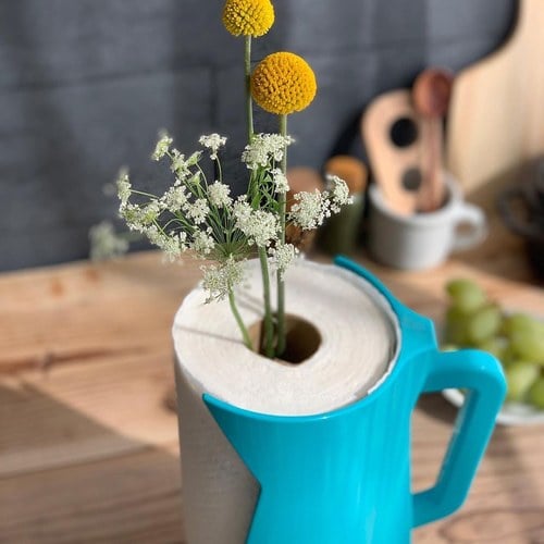 日本 八幡化成 鄉村澆水壺紙巾架 (泥灰、長 20.8 公分)