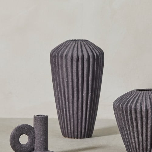 丹麥Lene Bjerre 復古刻紋花器 (深灰、高26.5公分)