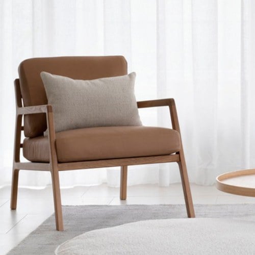 丹麥Tolv 斜背休閒皮革單人沙發 (深焦糖)