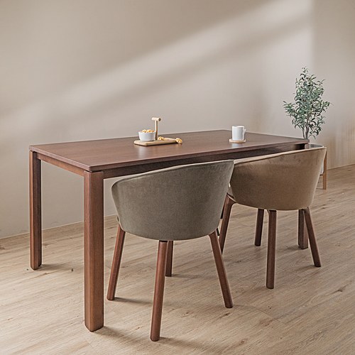 丹麥Tolv Simple全實心橡木餐桌 (胡桃木色)