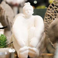 丹麥Lene Bjerre 相撲力士雕塑擺飾 (白、屈膝)