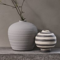 丹麥Lene Bjerre 質樸陶作窄口花器 (灰、高21公分)