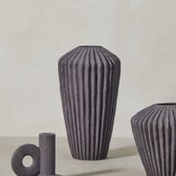 丹麥Lene Bjerre 復古刻紋花器 (深灰、高26.5公分)