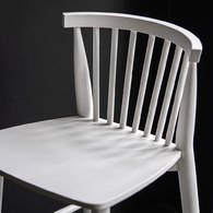 丹麥Tolv Requin 鏤空椅背吧台椅 (白)